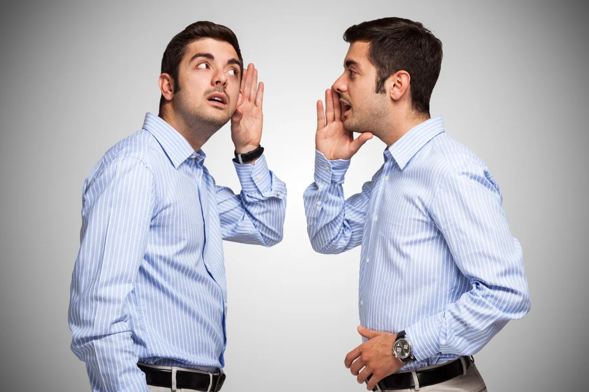 En resumen, hablar consigo mismo es como tener un «cuadro de mando» emocional y mental.